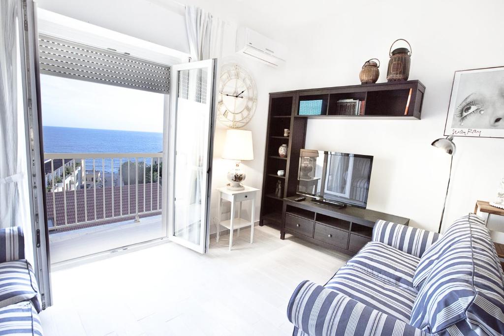 Attico Cerasella in pieno centro ad Alghero con vista spettacolare sul mare room 1